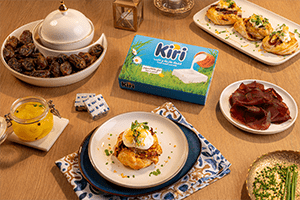 لفائف البسطرمة والتمر مع كيري